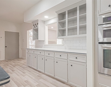 1015 Sugar Lakes Drive - Photo Thumbnail 10