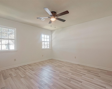 1015 Sugar Lakes Drive - Photo Thumbnail 21