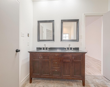 1015 Sugar Lakes Drive - Photo Thumbnail 36