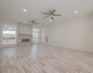 1015 Sugar Lakes Drive - Photo Thumbnail 8