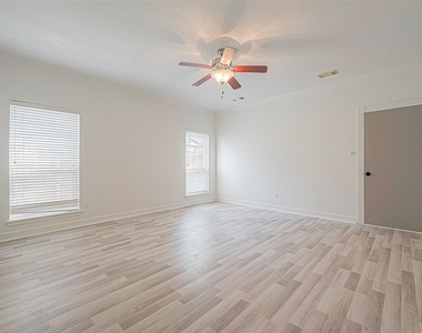1015 Sugar Lakes Drive - Photo Thumbnail 35