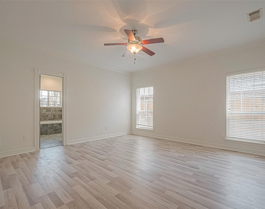 1015 Sugar Lakes Drive - Photo Thumbnail 23