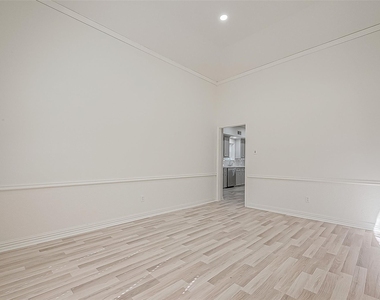1015 Sugar Lakes Drive - Photo Thumbnail 16