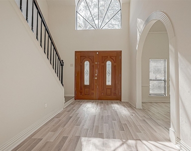1015 Sugar Lakes Drive - Photo Thumbnail 4