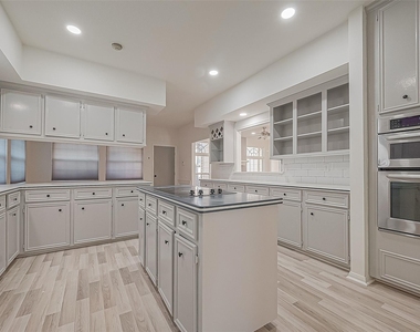 1015 Sugar Lakes Drive - Photo Thumbnail 9
