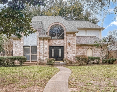 1015 Sugar Lakes Drive - Photo Thumbnail 1