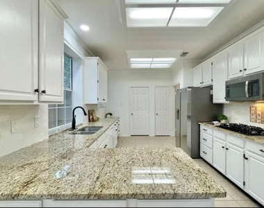 8 Greentwig Place - Photo Thumbnail 16