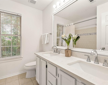 8 Greentwig Place - Photo Thumbnail 25