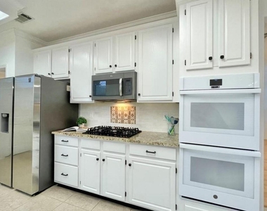 8 Greentwig Place - Photo Thumbnail 13