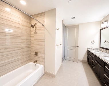 9787 Katy Freeway - Photo Thumbnail 4