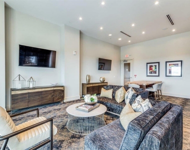 9787 Katy Freeway - Photo Thumbnail 15