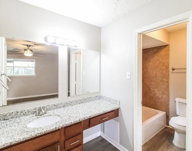 3206 Teakwood Circle - Photo Thumbnail 8