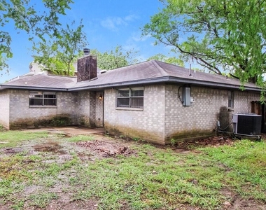 3206 Teakwood Circle - Photo Thumbnail 14