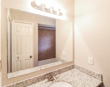 3206 Teakwood Circle - Photo Thumbnail 12