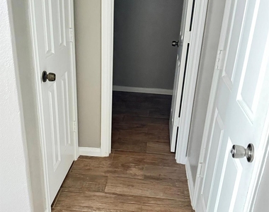 3922 Davenport Street - Photo Thumbnail 11