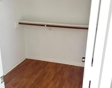 3922 Davenport Street - Photo Thumbnail 8