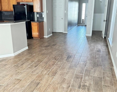 3922 Davenport Street - Photo Thumbnail 2