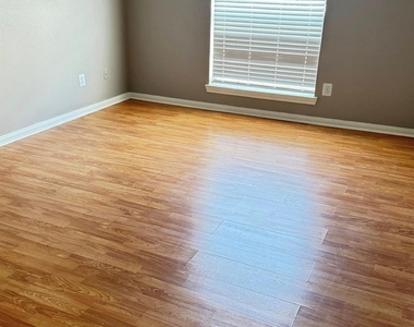 3922 Davenport Street - Photo Thumbnail 7