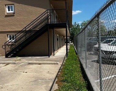 514 Houston Street - Photo Thumbnail 1
