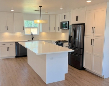 8125 Sunnyhill Street - Photo Thumbnail 2