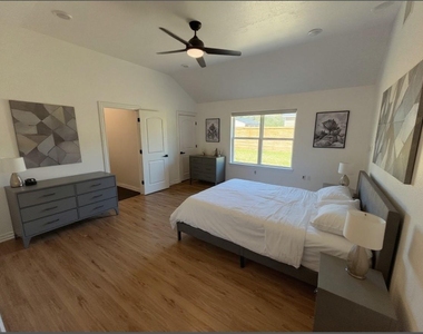 8125 Sunnyhill Street - Photo Thumbnail 3