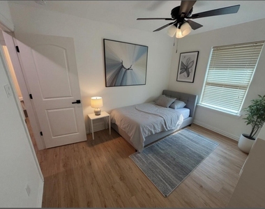 8125 Sunnyhill Street - Photo Thumbnail 6
