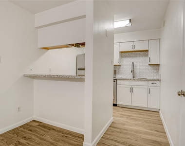 3131 Cummins Street - Photo Thumbnail 3