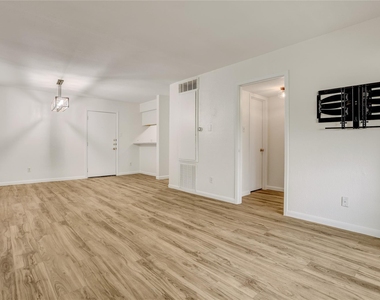 3131 Cummins Street - Photo Thumbnail 5