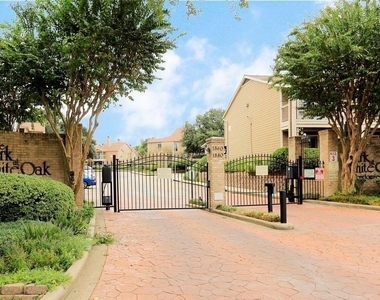 1880 White Oak Drive - Photo Thumbnail 16