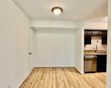 1880 White Oak Drive - Photo Thumbnail 7