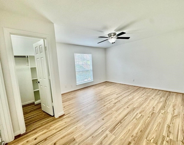 1880 White Oak Drive - Photo Thumbnail 10