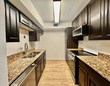 1880 White Oak Drive - Photo Thumbnail 5