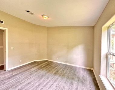 202 Main Street - Photo Thumbnail 23