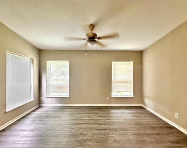 202 Main Street - Photo Thumbnail 16