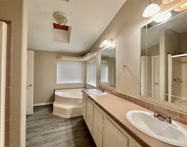 202 Main Street - Photo Thumbnail 18