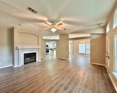 202 Main Street - Photo Thumbnail 7