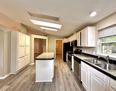 202 Main Street - Photo Thumbnail 14