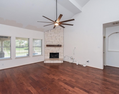 16915 Locust Springs Drive - Photo Thumbnail 9
