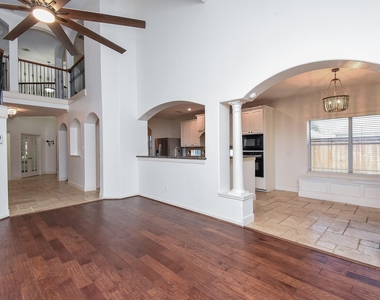 16915 Locust Springs Drive - Photo Thumbnail 8