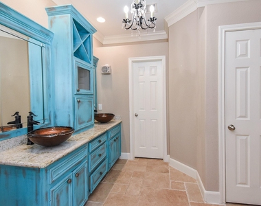 16915 Locust Springs Drive - Photo Thumbnail 17