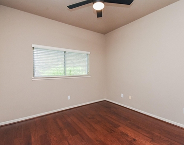 16915 Locust Springs Drive - Photo Thumbnail 31