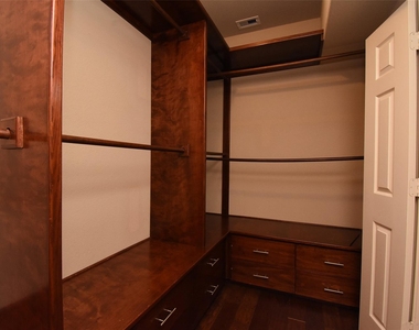 16915 Locust Springs Drive - Photo Thumbnail 20