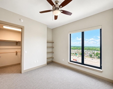 9787 Katy Freeway - Photo Thumbnail 11