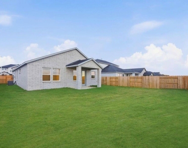 21510 Coronado Green Drive - Photo Thumbnail 10