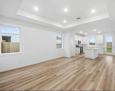 21510 Coronado Green Drive - Photo Thumbnail 2