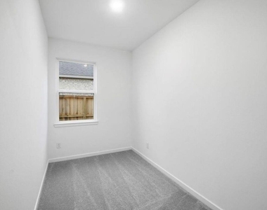 21510 Coronado Green Drive - Photo Thumbnail 8