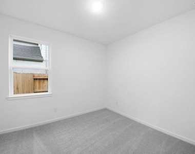 21510 Coronado Green Drive - Photo Thumbnail 5