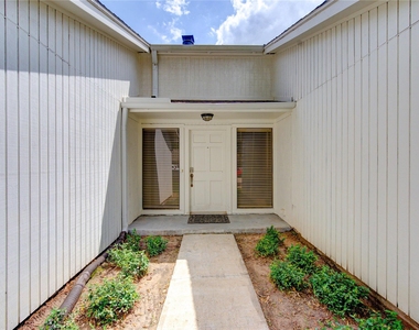 3046 Wagon Trail Drive - Photo Thumbnail 4