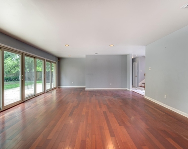 3927 Pleasant Valley Drive - Photo Thumbnail 18