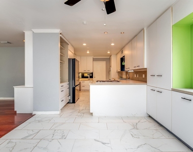 3927 Pleasant Valley Drive - Photo Thumbnail 15